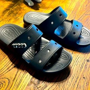 Size 7, women’s size 5 men’s crocs slip on